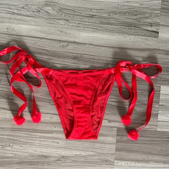 SKIMS red pompom bow panties like new - Picture 1 of 4